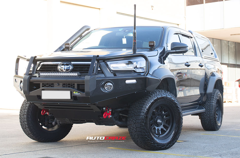 TOYOTA HILUX DIFTY LIFE CANYON SATIN BLACK