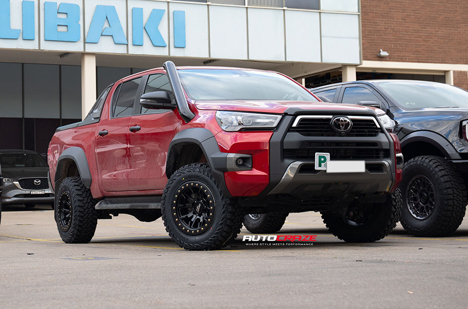 TOYOTA HILUX DIRTY LIFE DT1 MATTE BLACK
