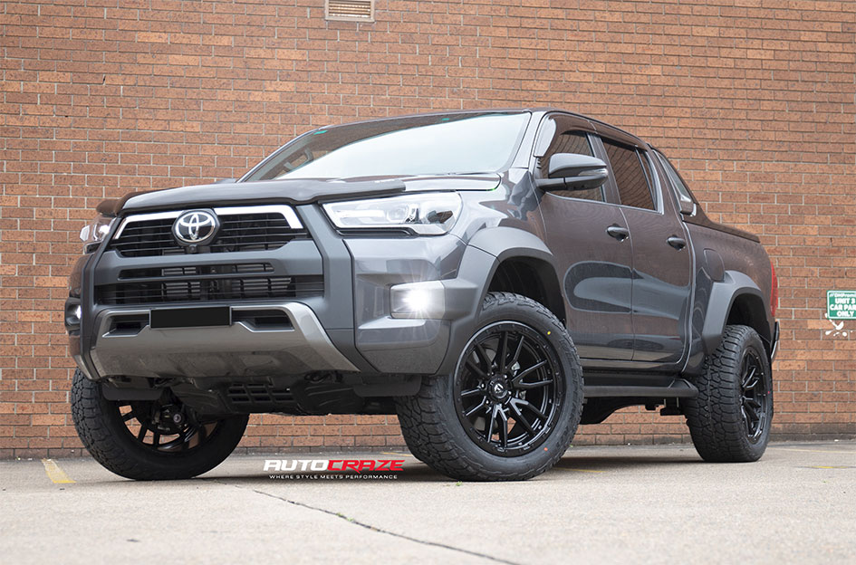 TOYOTA HILUX FUEL REBEL 6 MATTE BLACK 