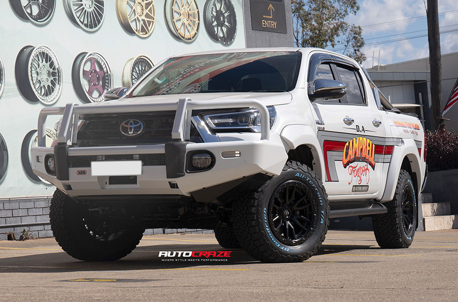 TOYOTA HILUX FUEL REBEL 6 MATTE BLACK 