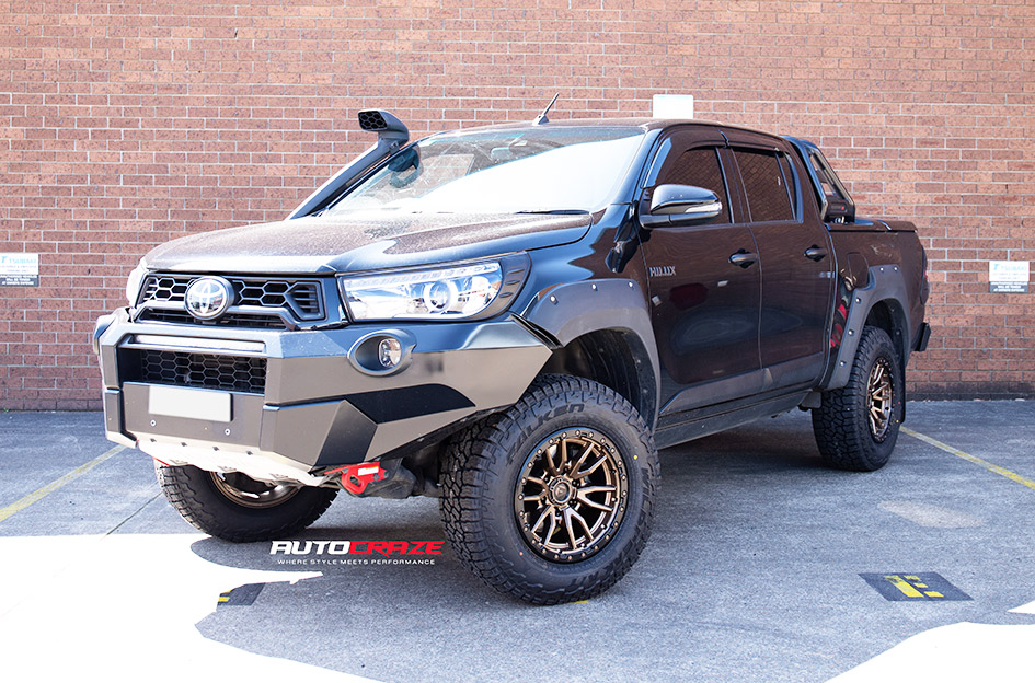 TOYOTA HILUX RUGGED X FUEL REBEL MATTE BRONZE BLACK LIP