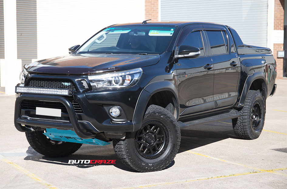 TOYOTA HILUX KMC KM544 MESA SATIN BLACK