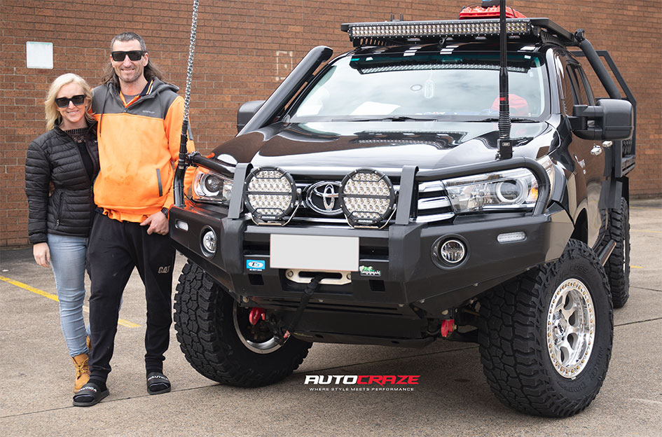 TOYOTA HILUX KMC RIOT MACHINED 