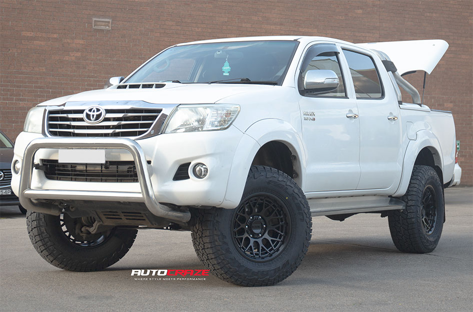 TOYOTA HILUX KMC TECHNIC SATIN BLACK