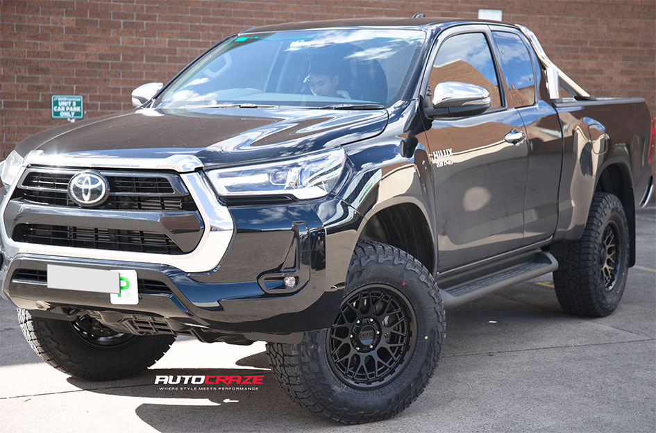 TOYOTA HILUX KMC TECHNIC SATIN BLACK