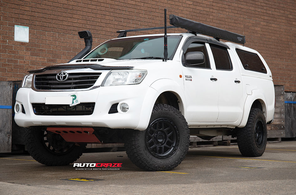 TOYOTA HILUX KMC KM544 MESA SATIN BLACK