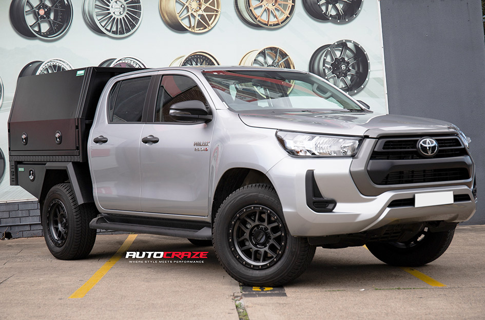 TOYOTA HILUX KMC MESA SATIN BLACK W/ GRAY TINT