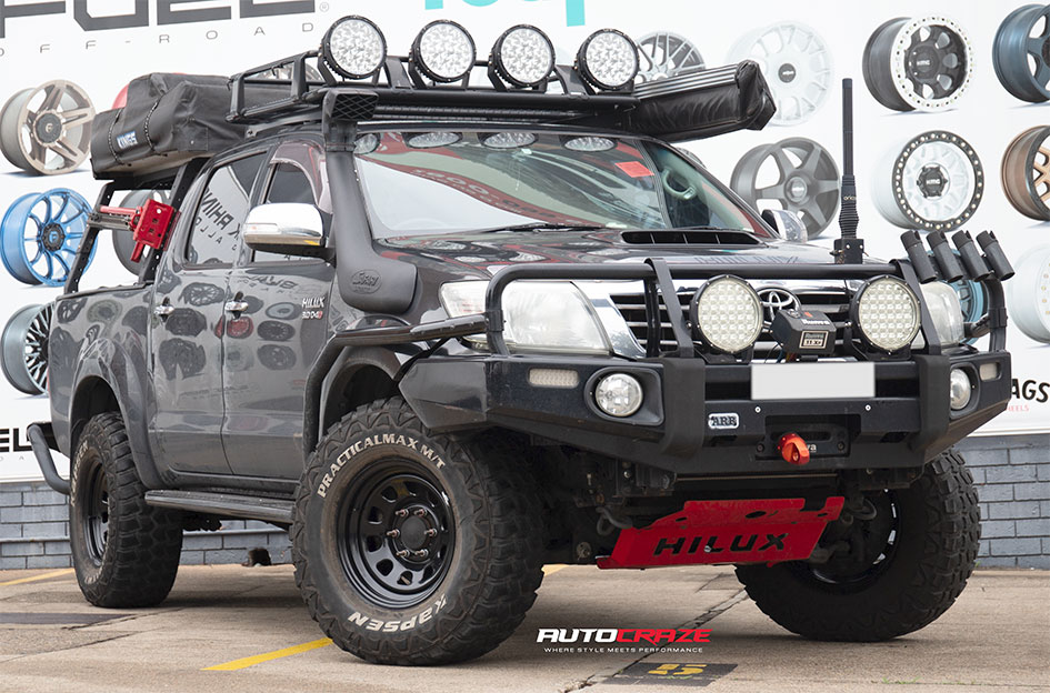 TOYOTA HILUX KING D-HOLE BLACK