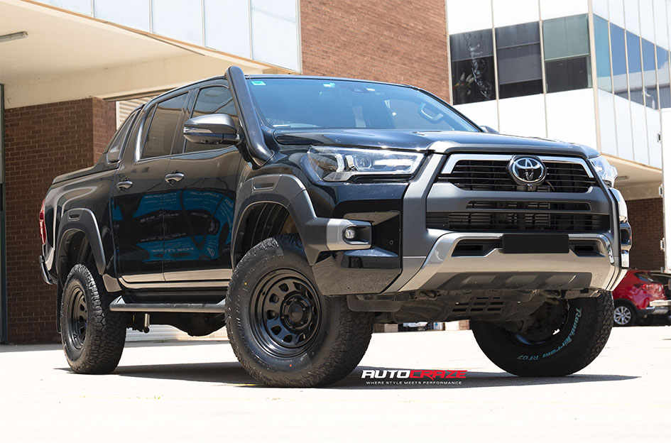 TOYOTA HILUX KING D-HOLE BLACK