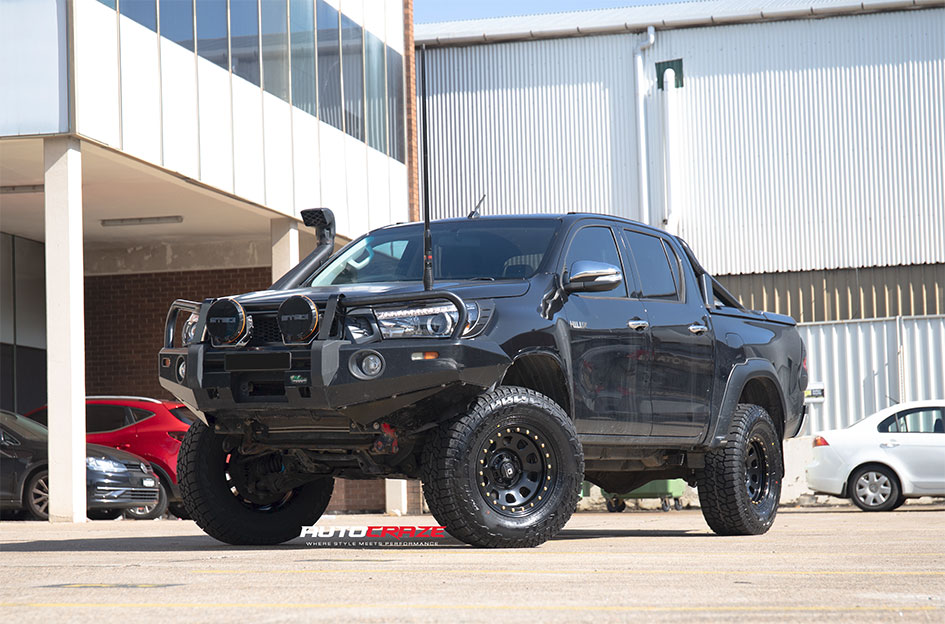 TOYOTA HILUX KING D-LOCKER BLACK