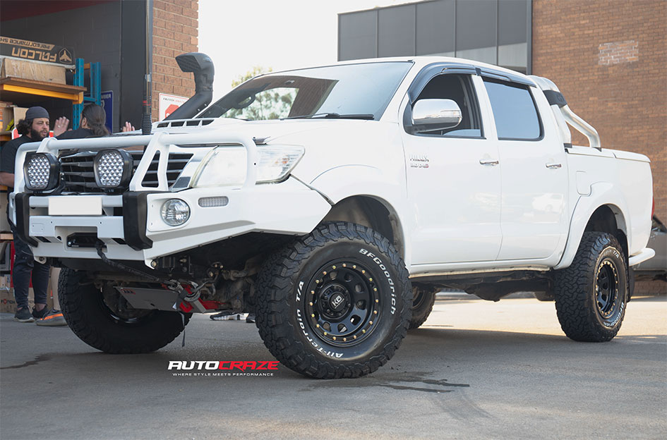 TOYOTA HILUX KING D-LOCKER BLACK