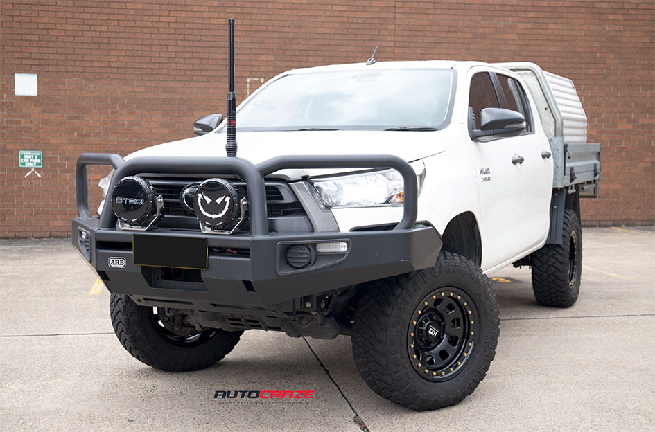 TOYOTA HILUX KING D-LOCKER BLACK