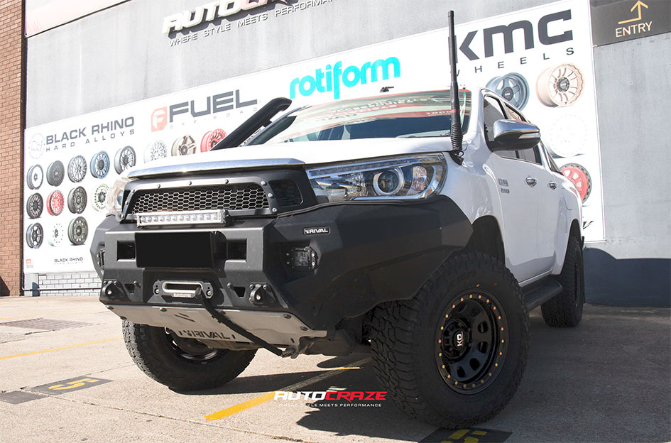 TOYOTA HILUX KING D-LOCKER BLACK