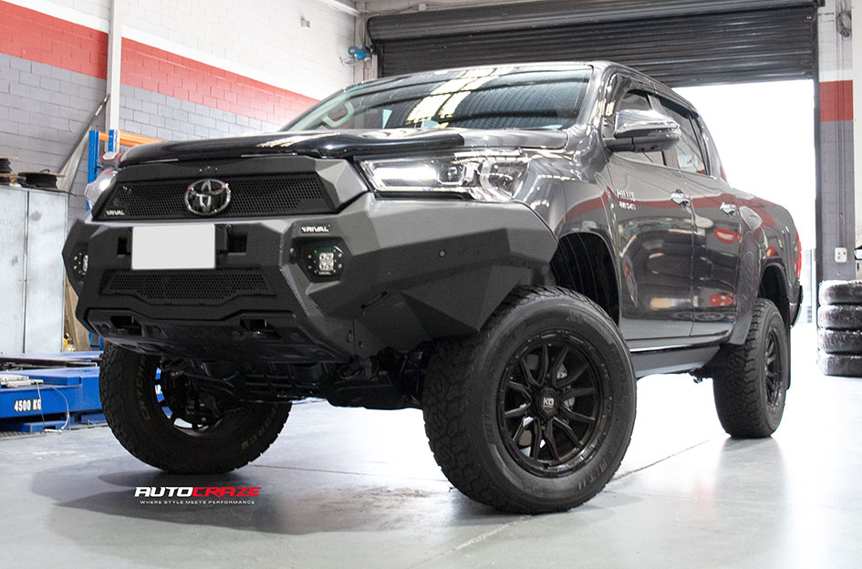 TOYOTA HILUX KING STRYKER SATIN BLACK