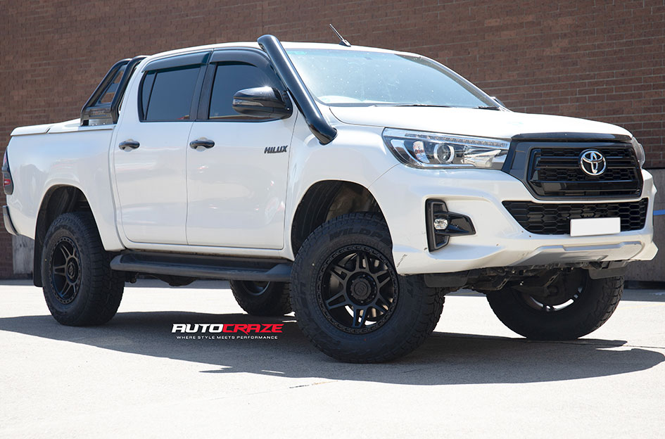 TOYOTA HILUX KING KONG SATIN BLACK 