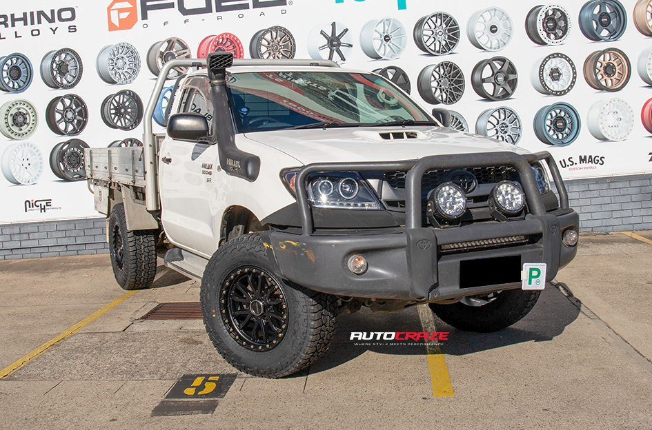 TOYOTA HILUX NOMAD N133 SATIN BLACK 