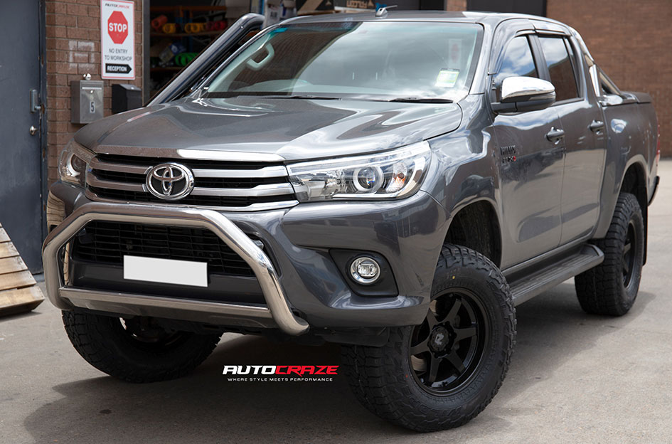 TOYOTA HILUX NOMAD PROSECUTOR MATTE BLACK 