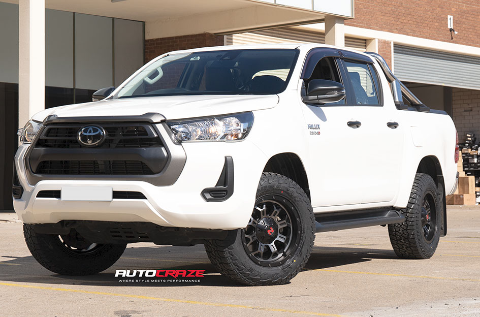 TOYOTA HILUX NOMAD RAMAZAN MATTE BLACK TINTED FACE