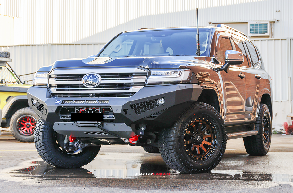 TOYOTA LANDCRUISER 300 SERIES KING SNATCH SATIN BLACK W/ BRONZE FACE
