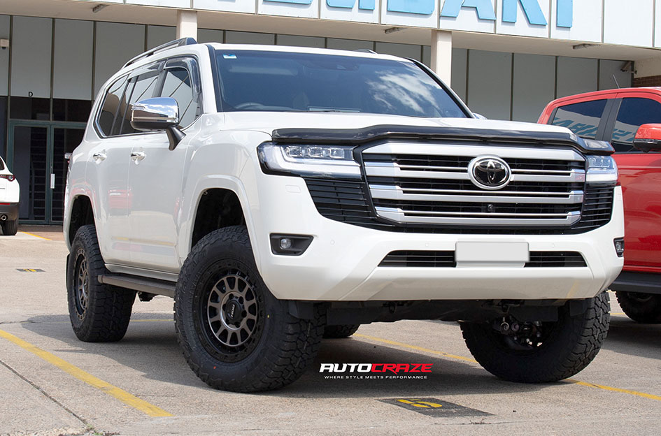 TOYOTA LANDCRUISER 300 SERIES ROH ASSAULT MATT BLACK WITH BLACK BOLTS AND GRAPHITE FACE