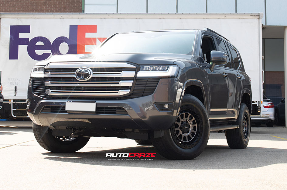 TOYOTA LANDCRUISER 300 SERIES ROH ASSAULT MATT BLACK WITH BLACK BOLTS AND GRAPHITE FACE