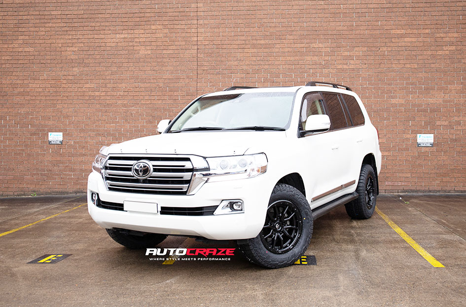 Toyota LandCruiser Sahara Fuel Rebel 5 Matte Black 