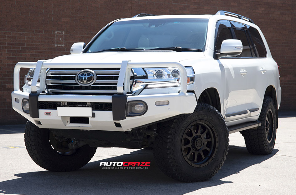 TOYOTA LANDCRUISER 200 SERIES KING HURRICANE SATIN BLACK