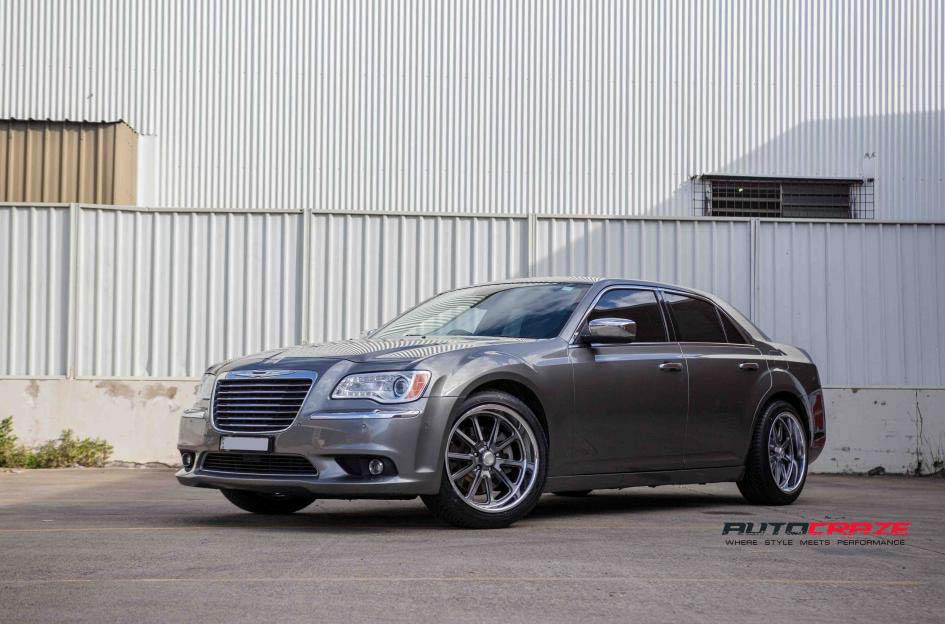 Chrysler 300c US Mag wheels Achilles tyre front wide angle shot