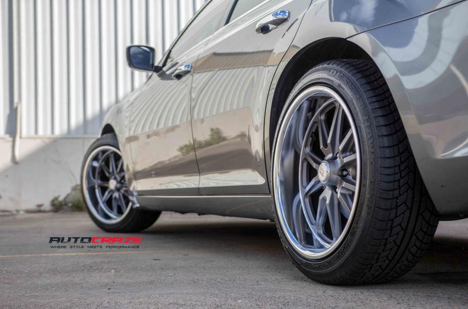 Chrysler 300c US Mag wheels Achilles tyre rear wheel close up shot march 2018