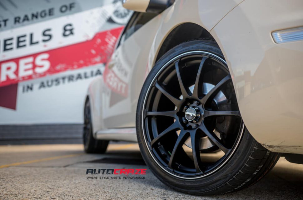 Volkswagen Beetle King Halo Wheels Kumho Tyres Front Fitment Close Up Shot Gallery February 2018