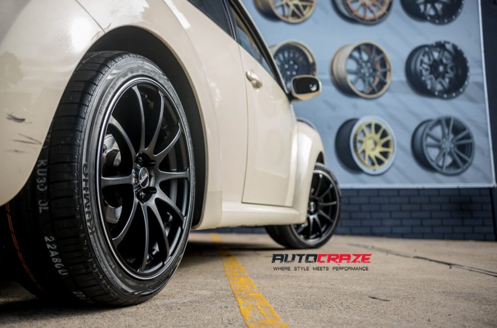 Volkswagen Beetle King Halo Wheels Kumho Tyres Rear Fitment Close Up Shot Gallery February 2018