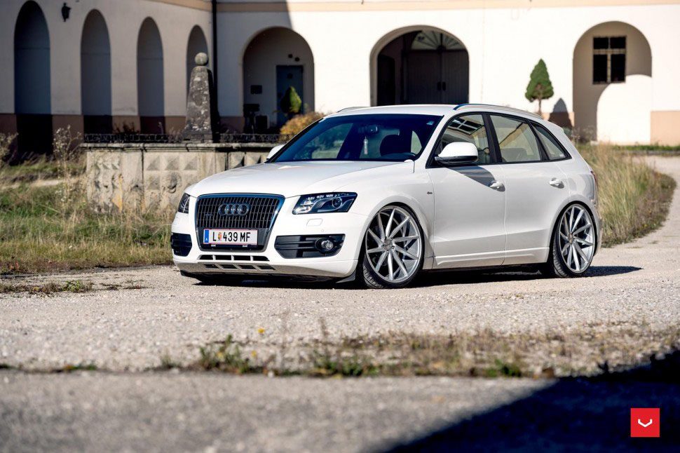 White Audi Q5 Vossen CVT rims front shot