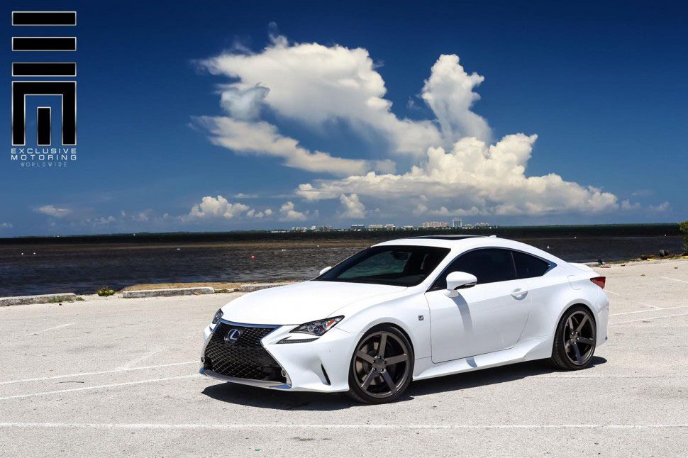 White Lexus RCF Vossen CV3R rims front shot