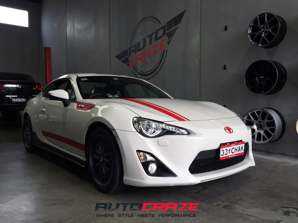 toyota_alloy_rims_AutoCraze_2017