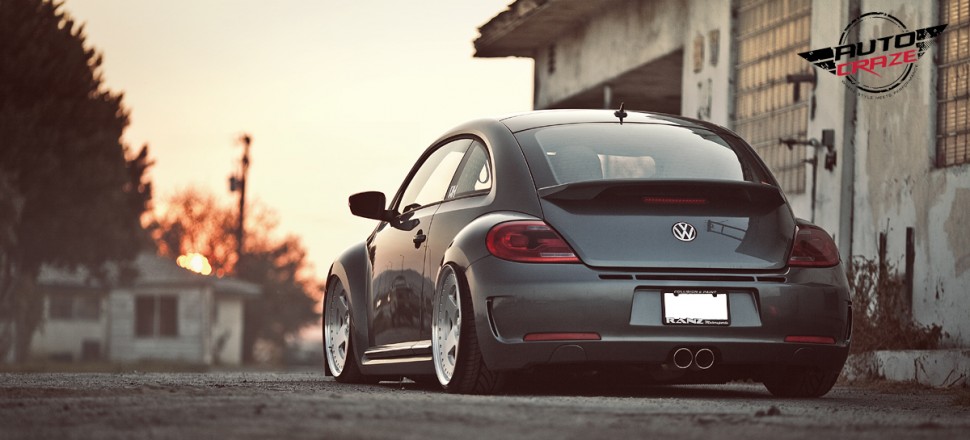 VW_Beetle_Mag_Wheels_AutoCraze