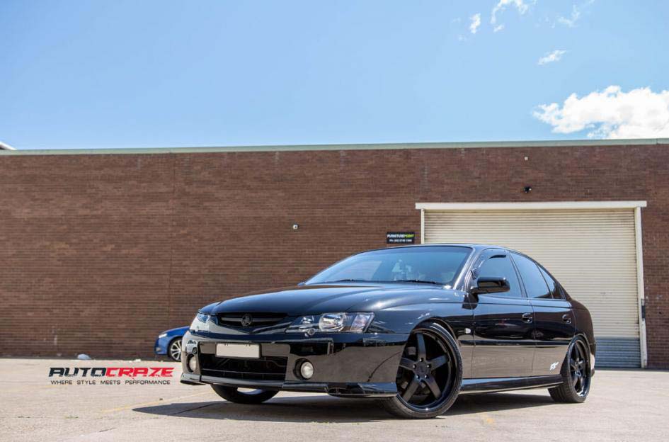 Holden Commodore with Niche wheels and Achilles tyre front wide angle shot february 2018