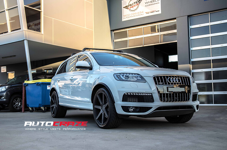 WHITE AUDI Q7 NICHE VERONA MATTE BLACK TINTED WHEELS FRONT SHOT