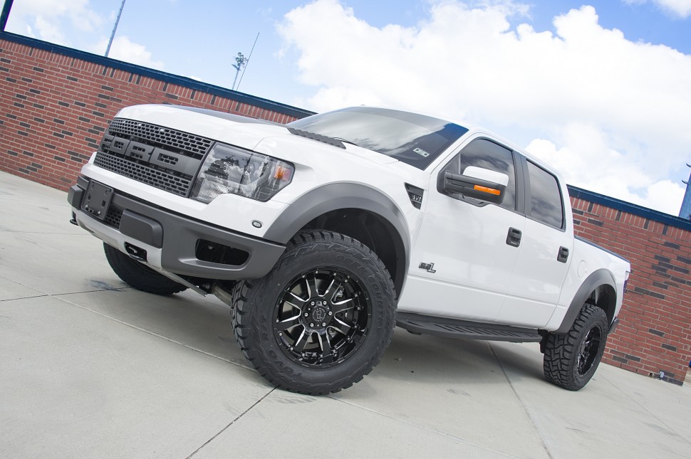 white_4wd_black_rims_autocraze_2017