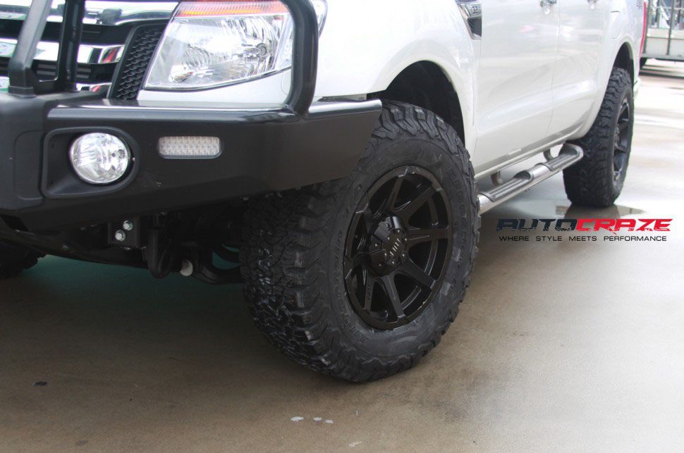 Rough Ranger Tuff T05 wheels front fitment shot