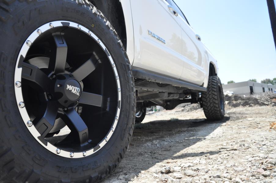 Nissan_navara_22_wheels_for_sale_AutoCraze_2017