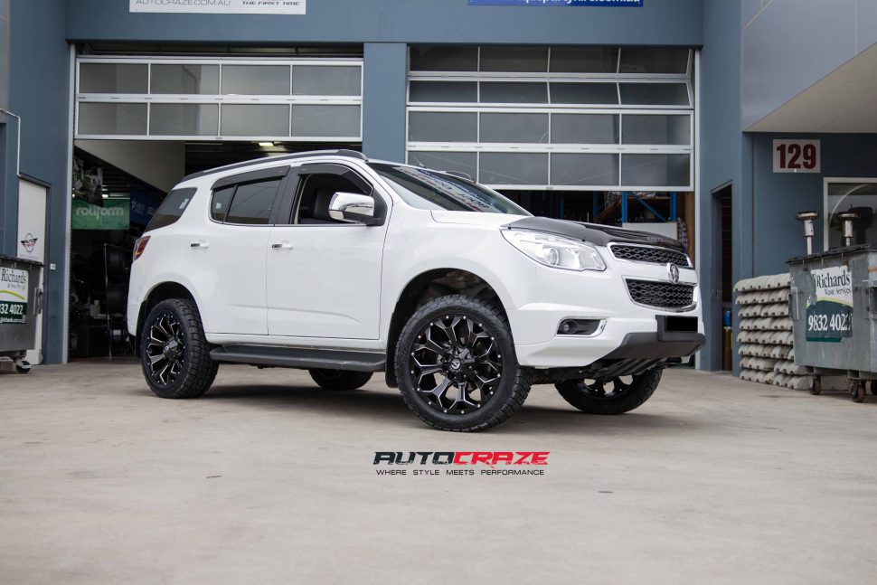 WHITE HOLDEN CAPTIVA FUEL ASSAULT GLOSS BLACK WHEELS FRONT SHOT
