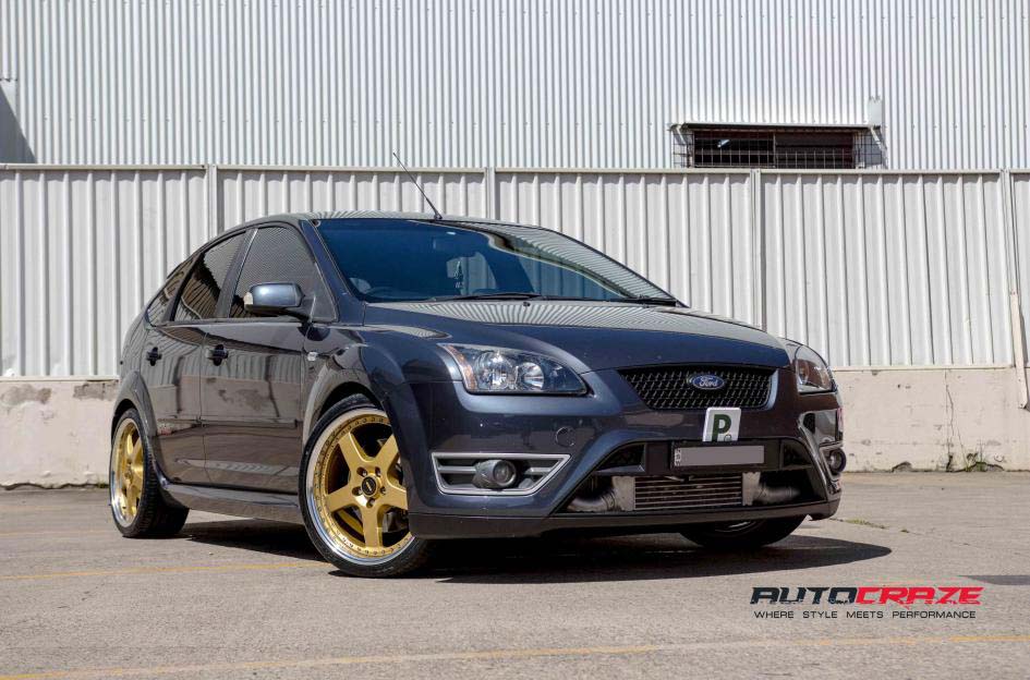 Black Ford Focus with Simmons FR-1 wheels front wide angle shot february 2018