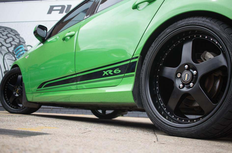 Ford Falcon Simmons FR1 wheel nitto invo tyre rear wheel close u