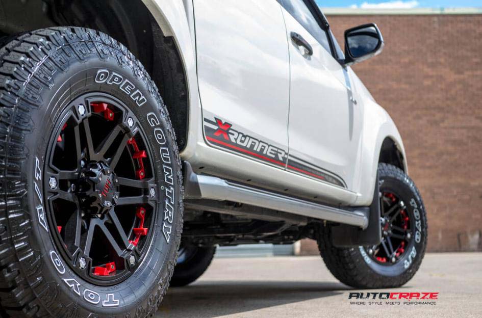 Isuzu Dmax Tuff T01 wheel toyo open country tyre rear wheel clos