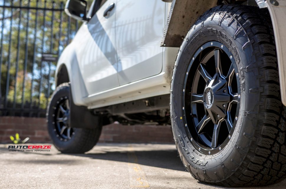 ISUZU DMAX MOTO METAL mo970 wheel nitto tyre rear wheel close up