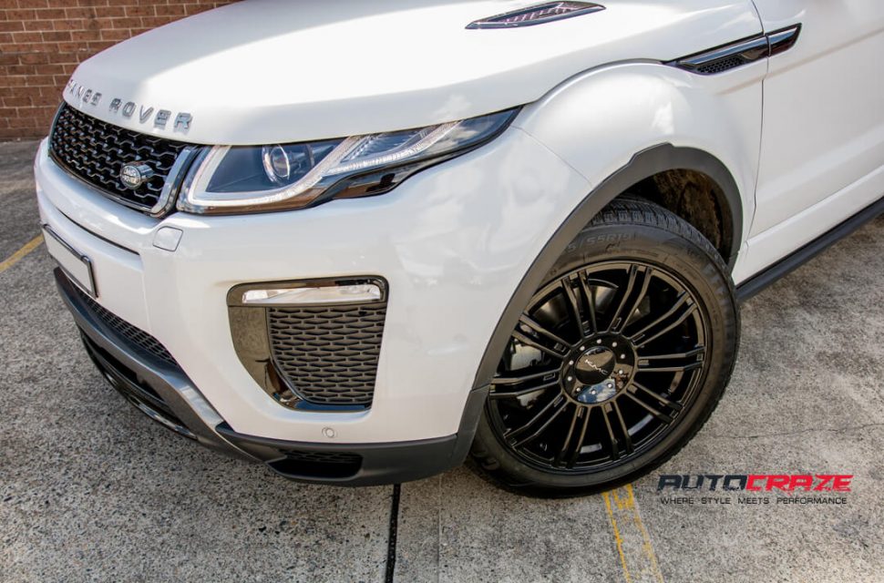 Land Rover Range Rover Evoque KMC KM677 D2 Wheels Front Fitment Close Up Shot Gallery March 2018