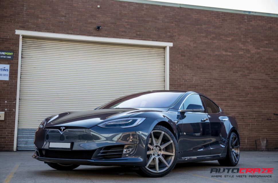 Tesla Model S Zenetti Esquire Wheels Dunlop Tyres Front Close Shot April 2018