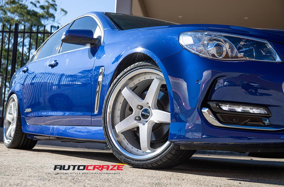 Holden Commodore Detroit White Machined Lip Wheels Front Fitment Close Up Shot Gallery April 2019