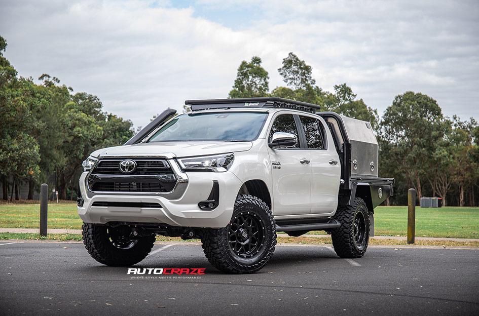 TOYOTA HILUX 4WD GRENADE SATIN BLACK 