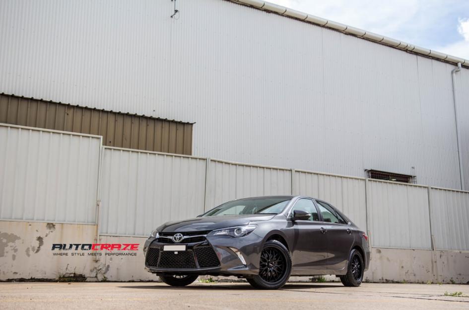 TOYOTA CAMRY CHEETAH SPORTS BLACK SUEDE 
